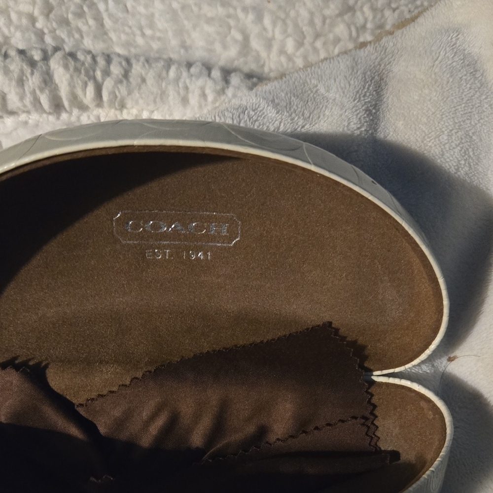 Vintage  Coach Sunglasses Smaller Frames With Case - Picture 2 of 6